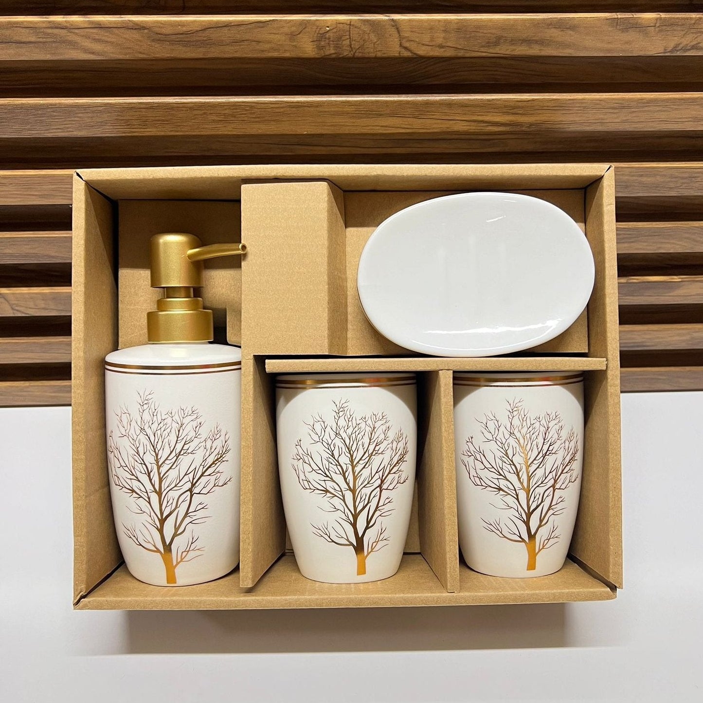 Élégance et Praticité : Collection Luxe d'Accessoires pour Salle de Bain ( 4 Pièces )