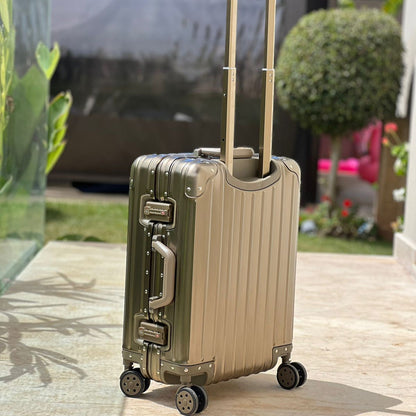 Valise Cabine Rigide en Aluminium – Design Premium et Sécurité Renforcée